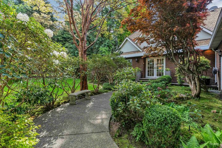 Property Photo: 14042 28 Avenue BC V4P 2C8