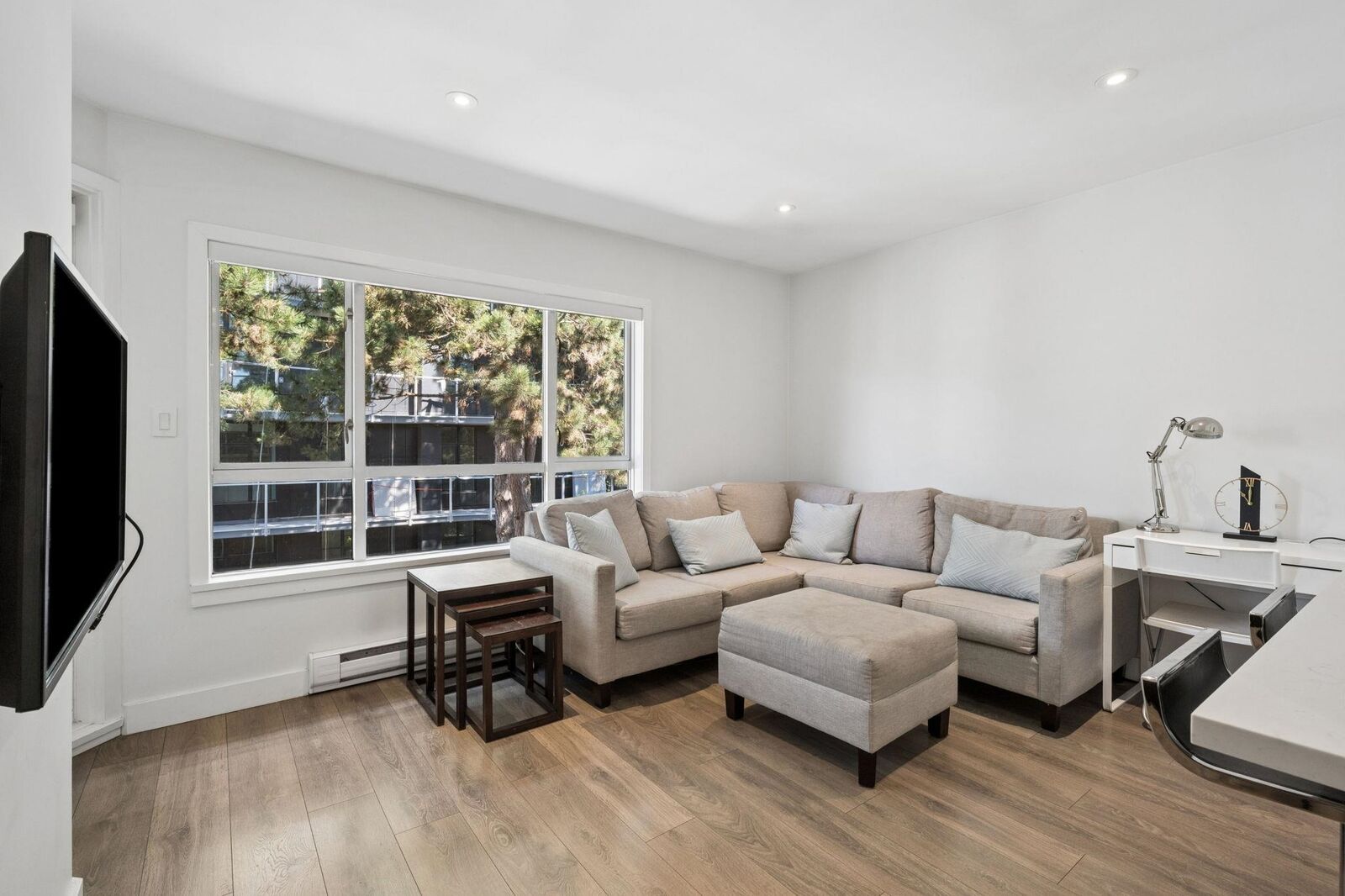 Property Photo:  555 W 14th Avenue 302  BC V5Z 4G8 