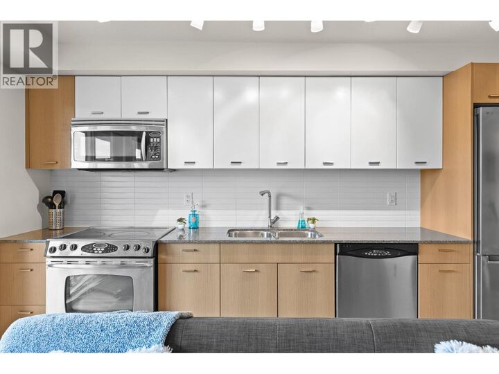 Property Photo:  1550 Dickson Avenue 316  BC V1Y 4B7 