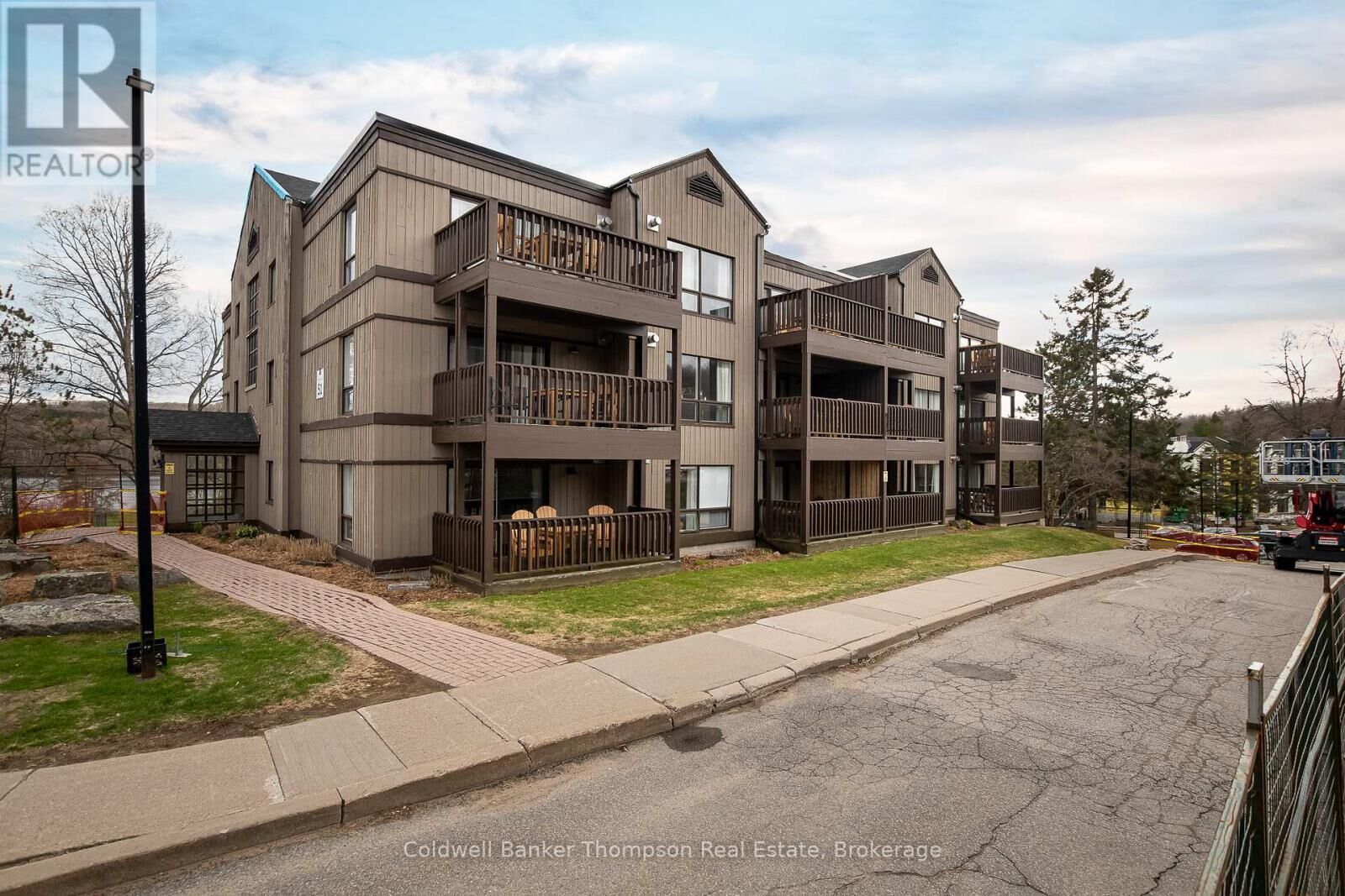 Property Photo:  1235 Deerhurst Summit Drive 51-207  ON P1H 2E8 