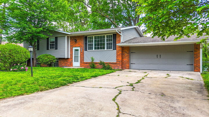 Property Photo: 1404 Pickford Pl MO 65203