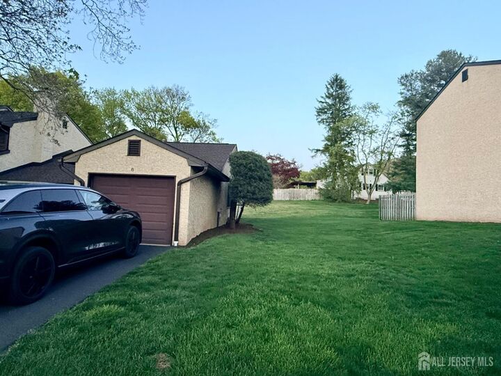 Property Photo:  8 Teaberry Drive  NJ 08820 