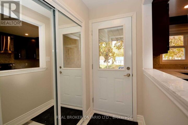 Property Photo:  2276 Bostock Crescent (Main)  ON L5J 3T1 