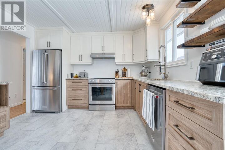 Property Photo:  4468 Hamilton Crescent  ON P3P 1B7 