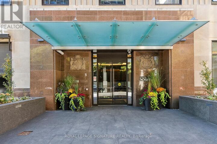 Property Photo:  88 Scott Street 1312  ON M5E 0A9 