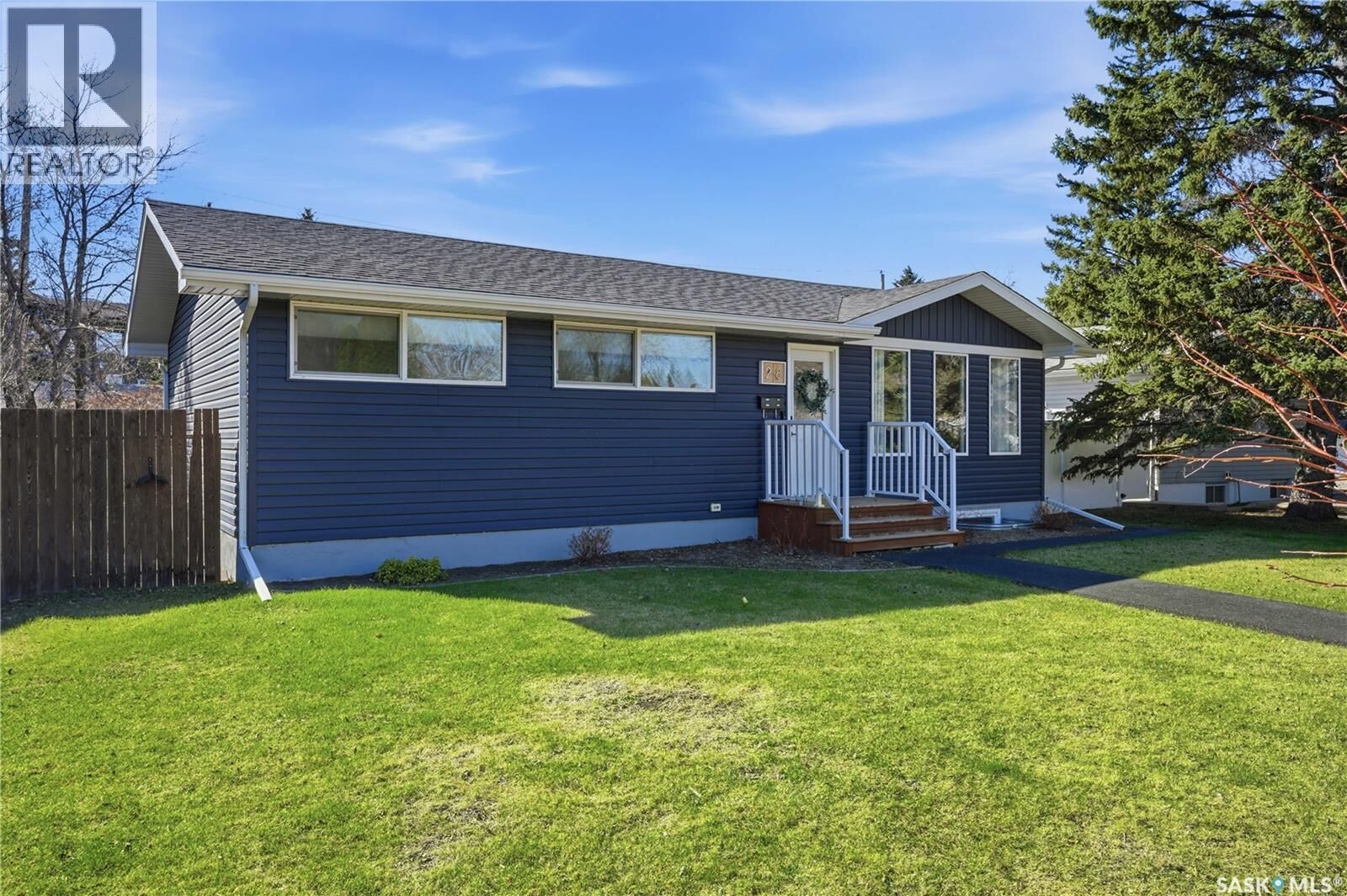 Property Photo:  28 Oliver Crescent  SK S7H 3C8 