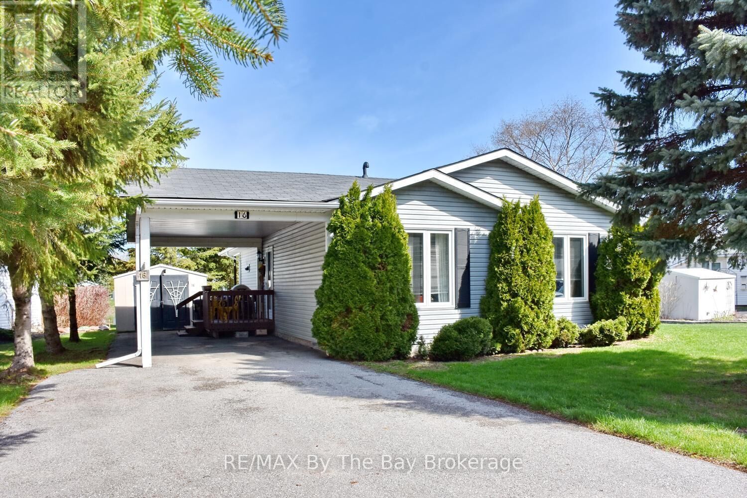Property Photo:  16 Indiana Avenue  ON L9Z 3A8 