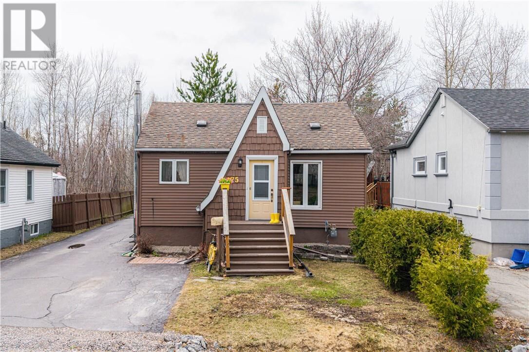 Property Photo:  75 McKinnon Street  ON P3B 3J3 