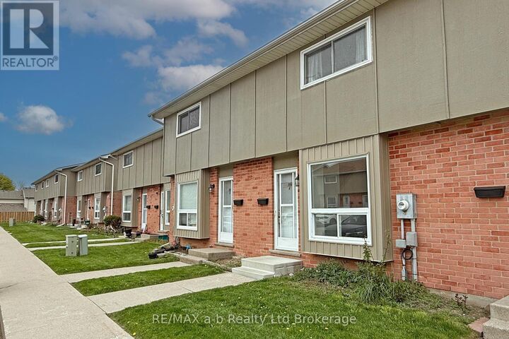 Property Photo:  394 Springbank Avenue North 4  ON N4T 1L1 
