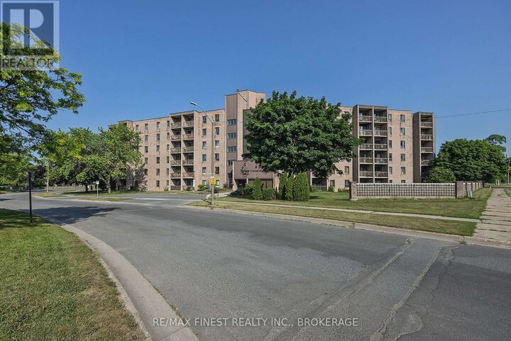 Property Photo:  17 Eldon Hall Place 414  ON K7M 7H5 