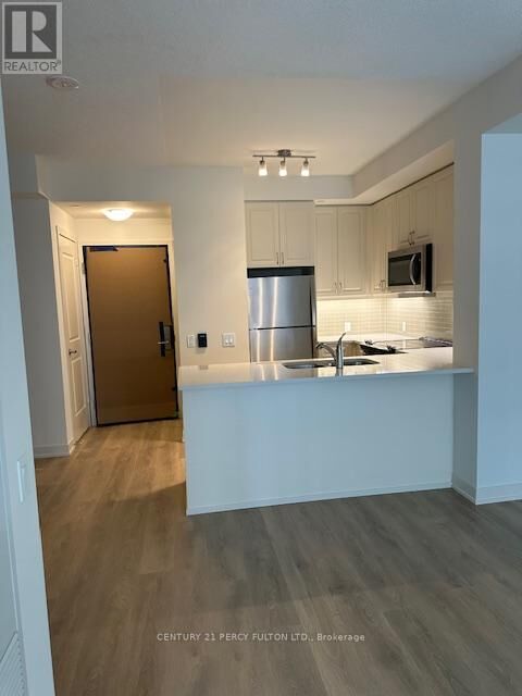 Property Photo:  4955 Yonge Street 812  ON M2N 0L8 