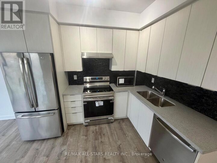 Property Photo:  50 Bruyeres Mews 1503  ON M5G 0G8 