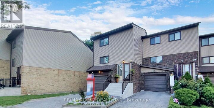 Property Photo:  18 Carleton Place 18  ON L6T 3Z4 