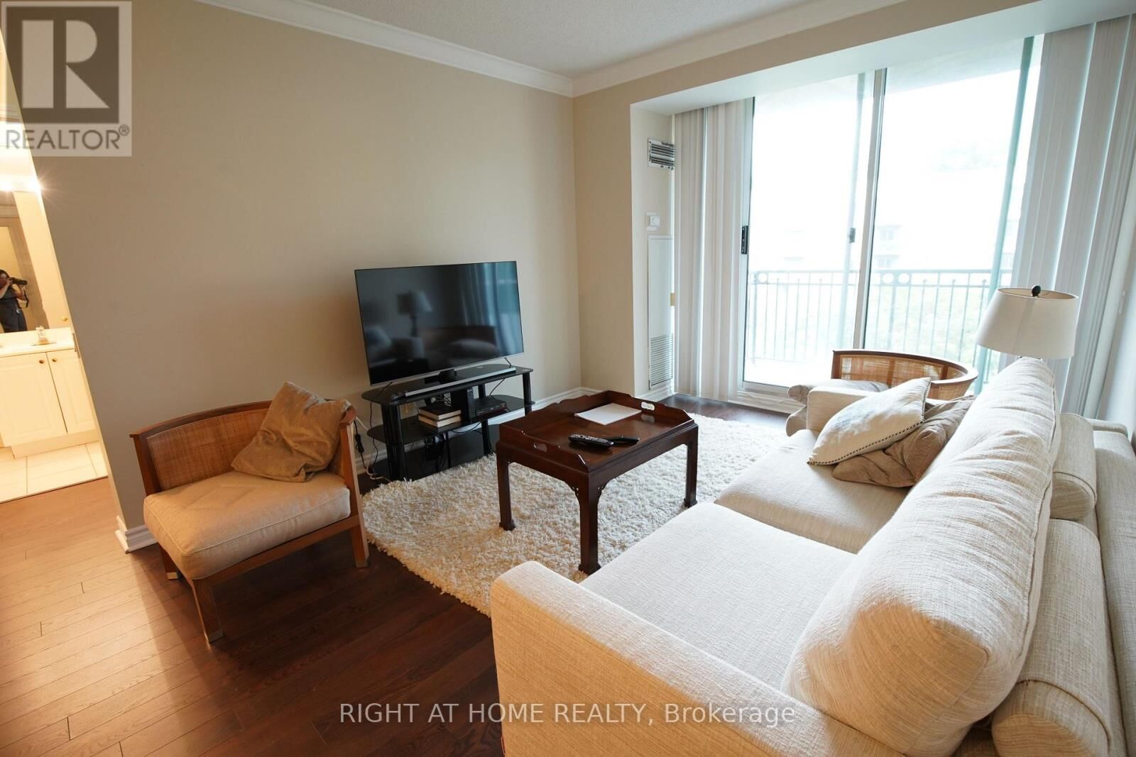 Property Photo:  18 William Carson Crescent 716  ON M2P 2G6 