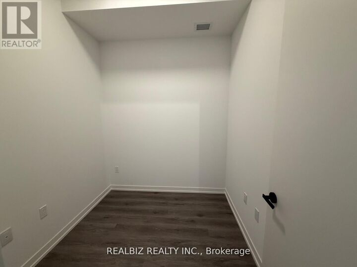 Property Photo:  28 Interchange Way West 105  ON L4K 5W3 