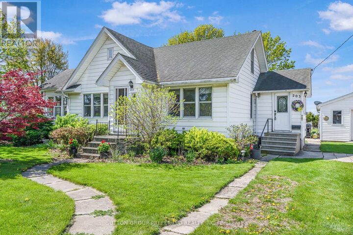 Property Photo:  203 Eriet Street South  ON N0P 1W0 
