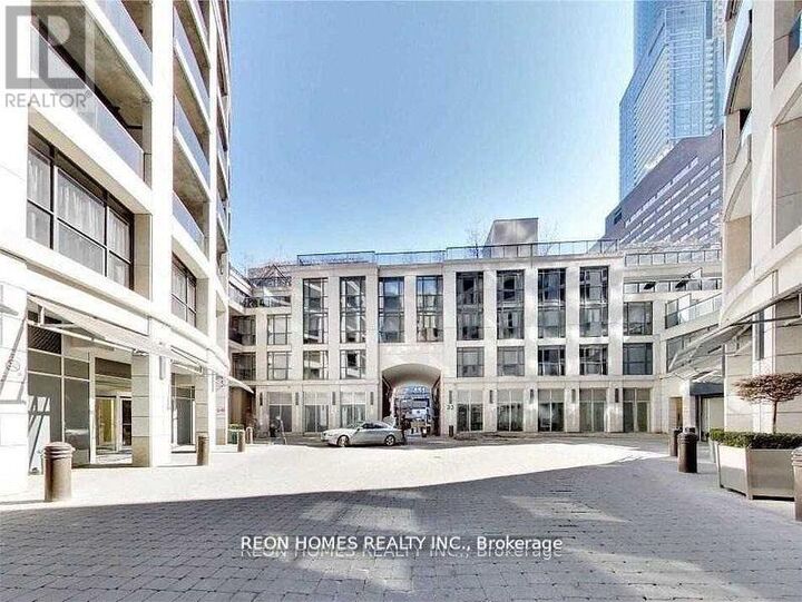 Property Photo:  21 Carlton Street 1402  ON M5B 1L2 