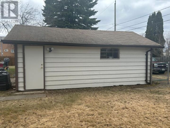 Property Photo:  917 Frederica St W  ON P7E 3X7 