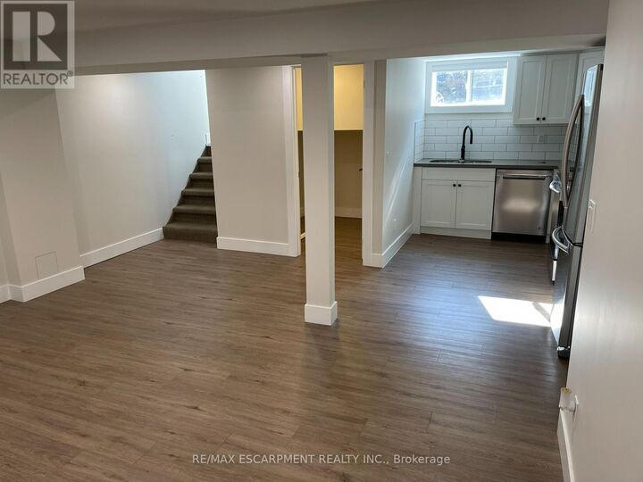 Property Photo:  8 Alderney Avenue 2  ON L9A 2A5 