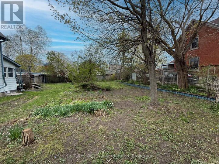 Property Photo:  155 Quebec Street  ON N7A 2G8 