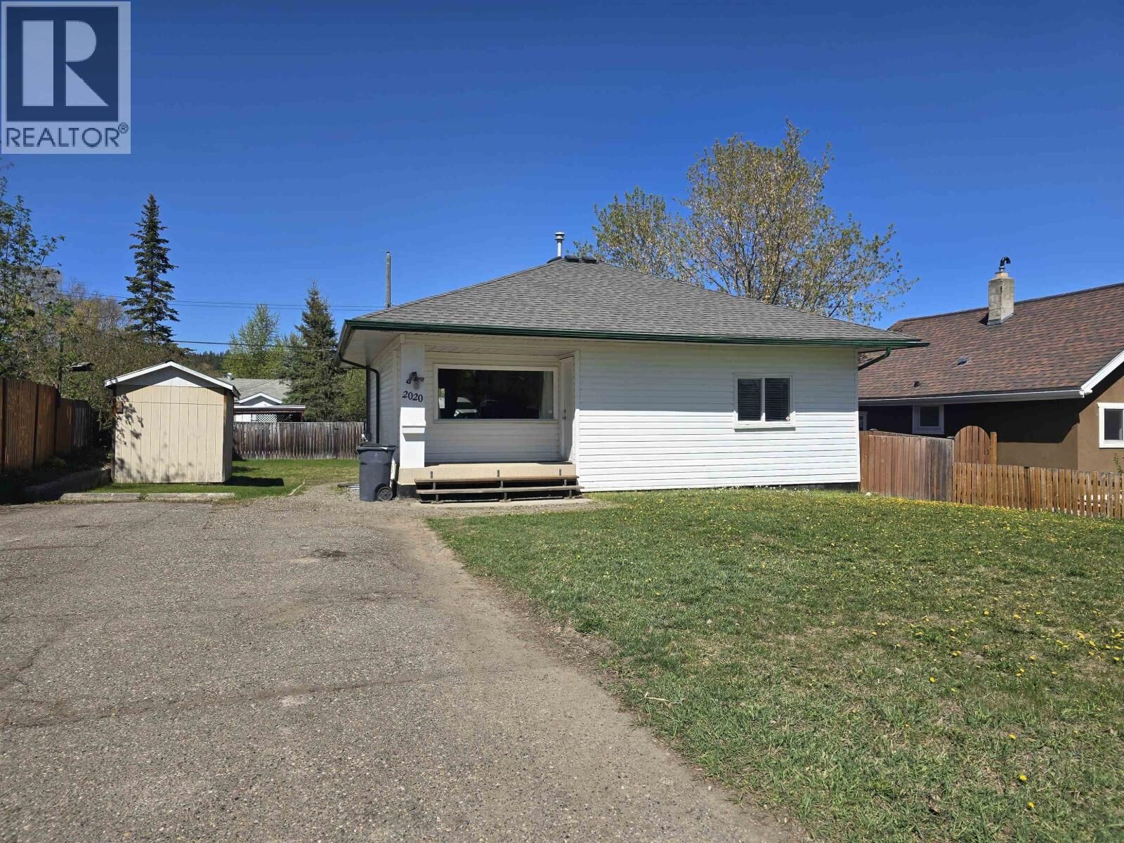 Property Photo:  2020 Ross Crescent  BC V2M 1Y5 