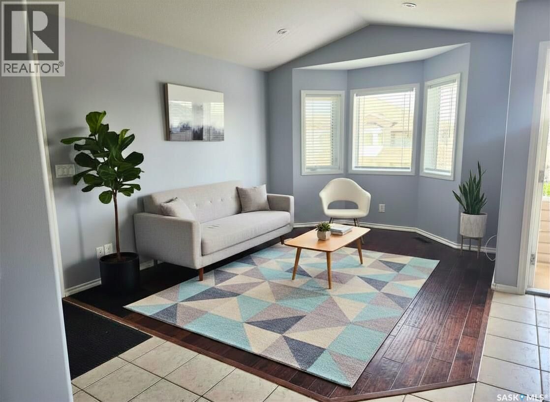 Photo de la propriété: 4044 Buckingham Drive E SK S4V 3A9
