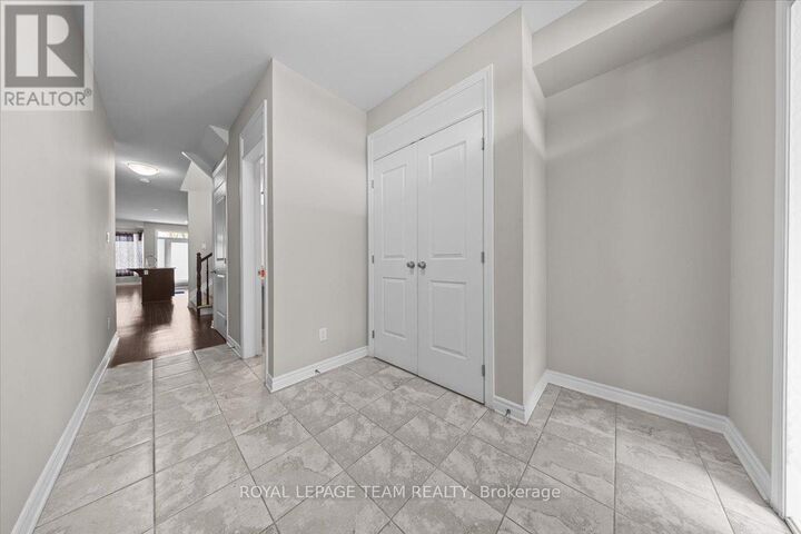 Property Photo:  20 Cento Way  ON K2S 0W4 