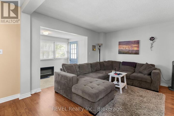 Property Photo:  32 Bay Avenue  ON L3B 3G6 