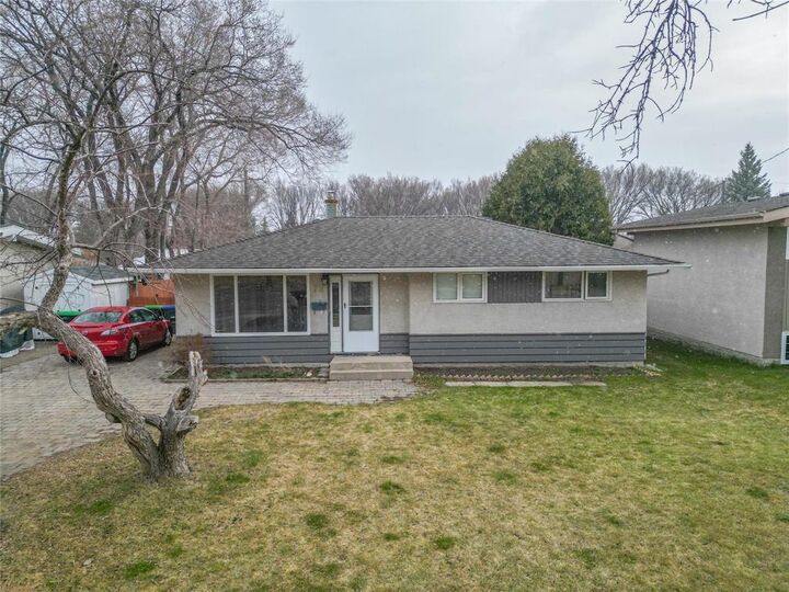 Property Photo:  73 Ashgrove Boulevard  MB R7B 1C7 