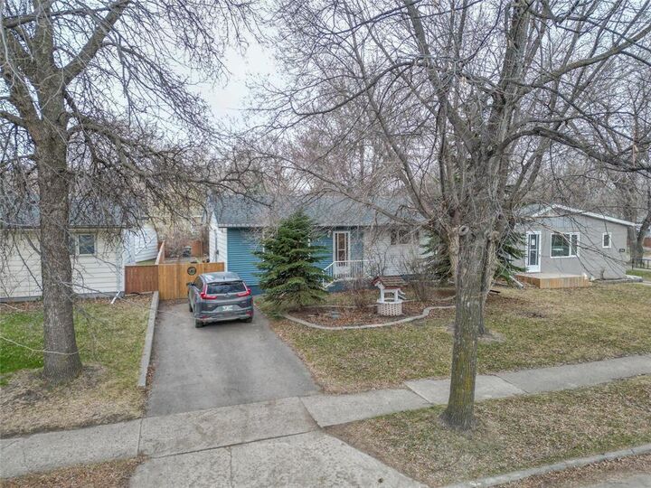 Property Photo:  412 25th Street  MB R7B 1Z4 