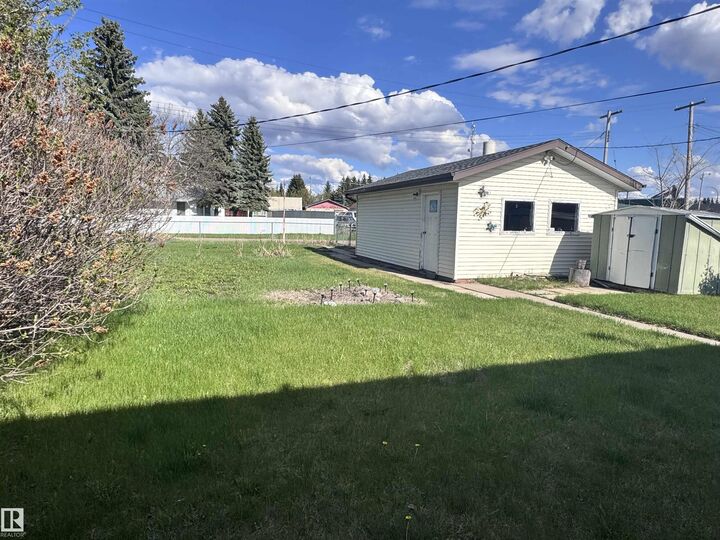 Property Photo: 5121 52 Street AB T0B 0C0