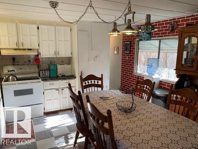 Property Photo:  333 Juniper Place NW  AB T5Y 4M2 