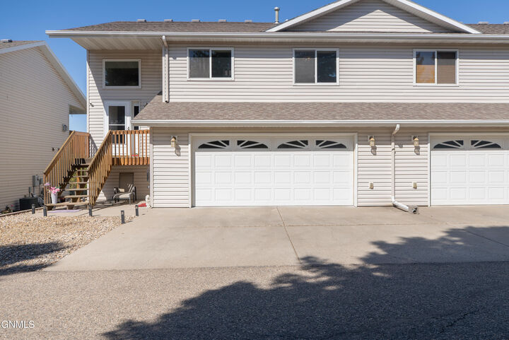 Property Photo: 1075 Turnpike Avenue E ND 58501