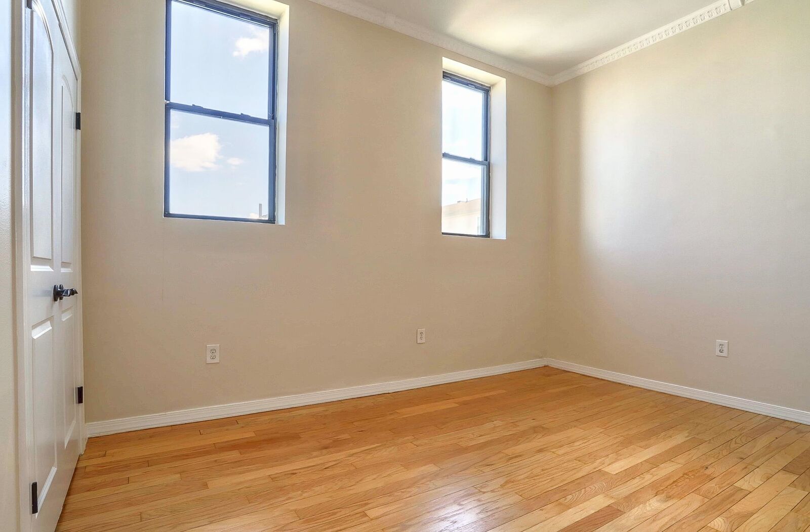 Property Photo:  118 Leonard St 4  NJ 07307 