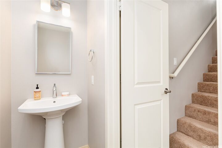 Property Photo: 91-1160 Kamakana Street 100 HI 96706