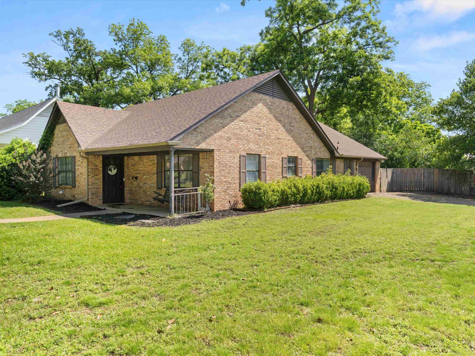 Property Photo: 701 N Montgomery St TX 75644
