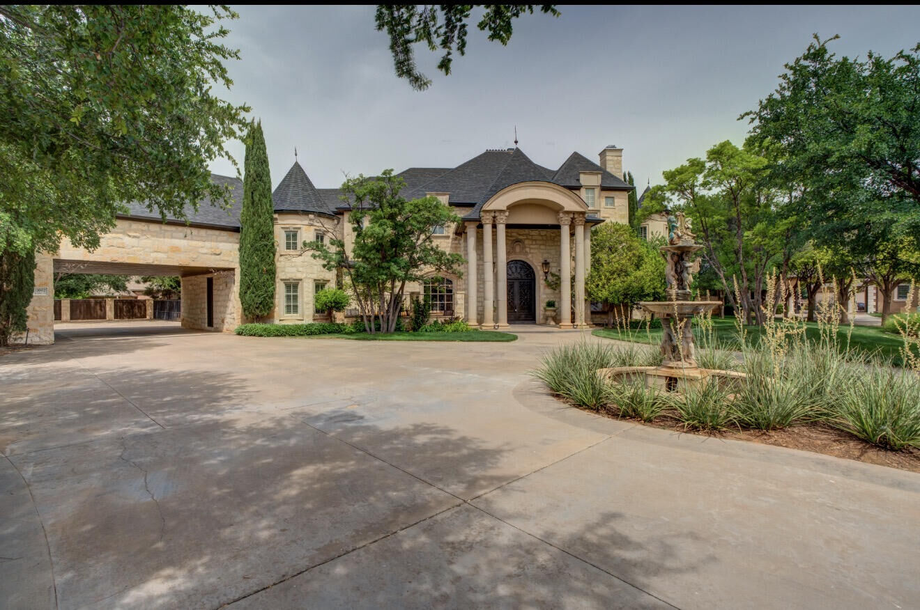 Property Photo: 11002 Richmond Avenue TX 79424