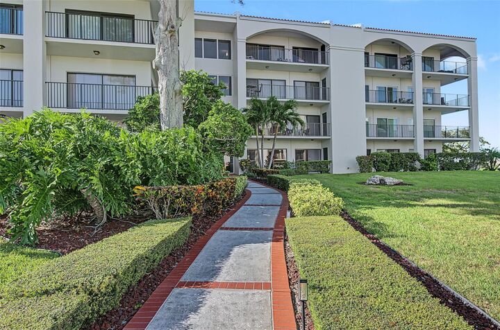 Property Photo:  328 Mariner Drive 328  FL 34689 