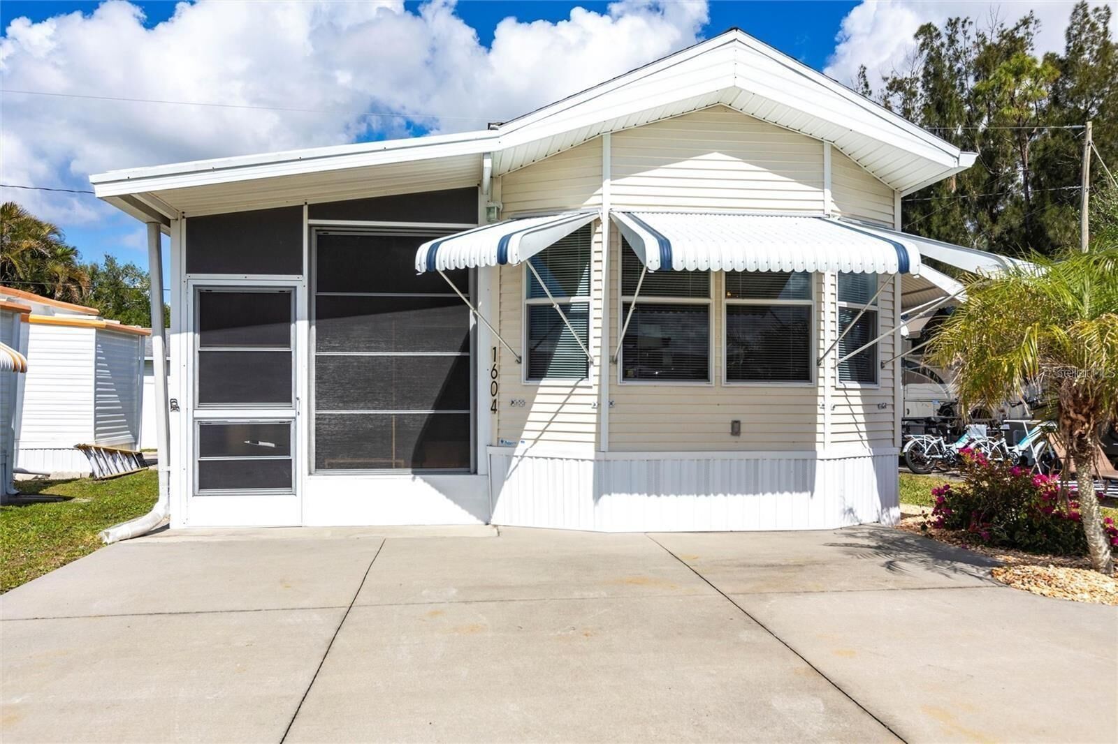 Property Photo:  1604 N Manatee Loop  FL 33950 