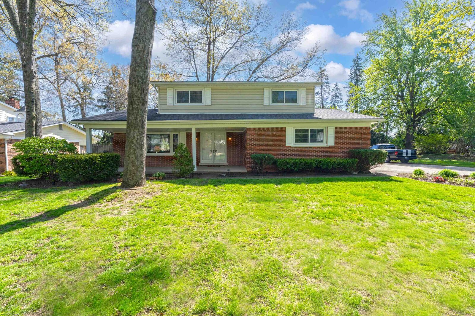 Property Photo:  6486 Thorneycroft Drive  MI 48316-3346 
