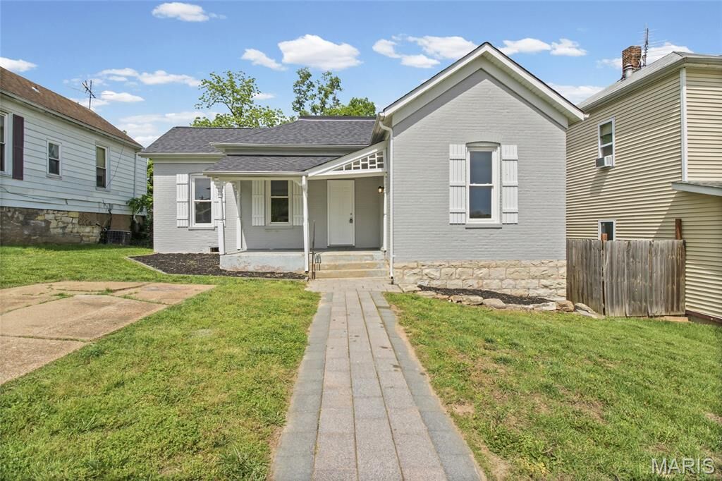 Property Photo:  104 S 4th  MO 63020 