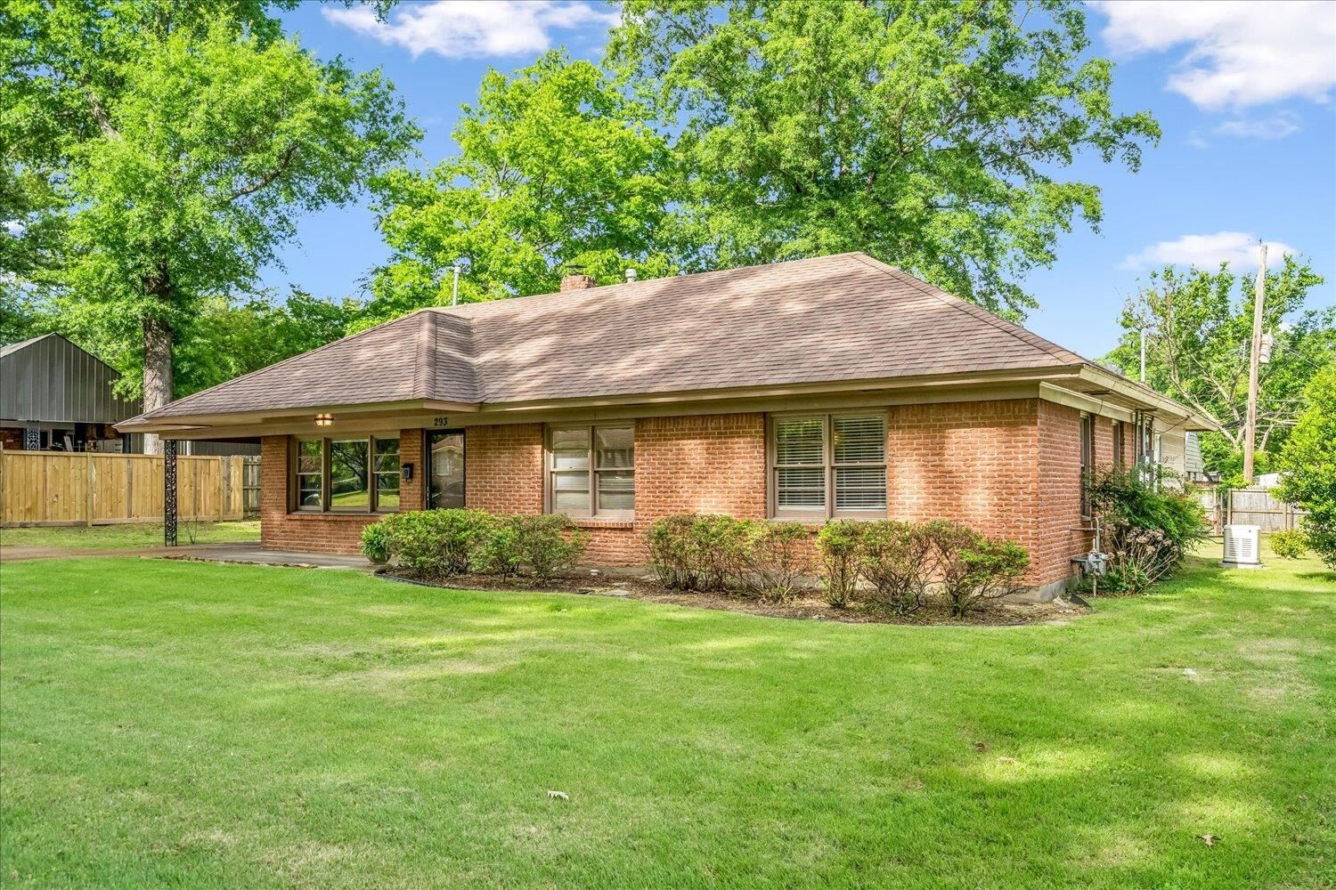 Property Photo: 293 Cecilia Dr TN 38117