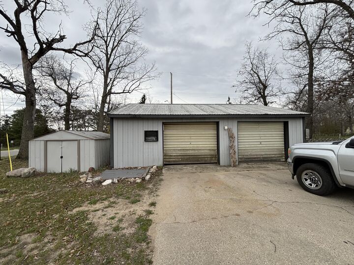 Property Photo: 1578 E Pine Hill Avenue MI 49349