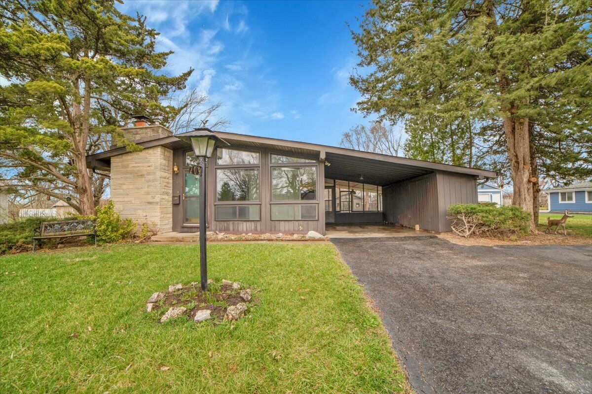 Property Photo: 209 Sharon Lane IL 60542