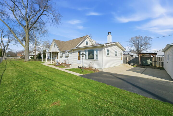 Property Photo:  