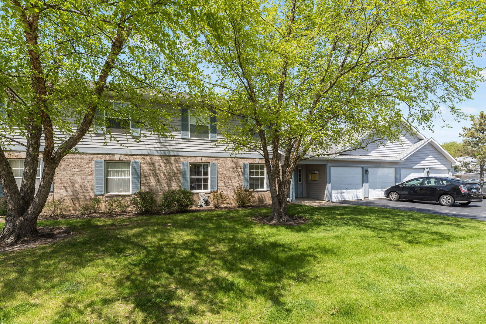 Property Photo:  1129 N Red Oak Circle 2  IL 60073 