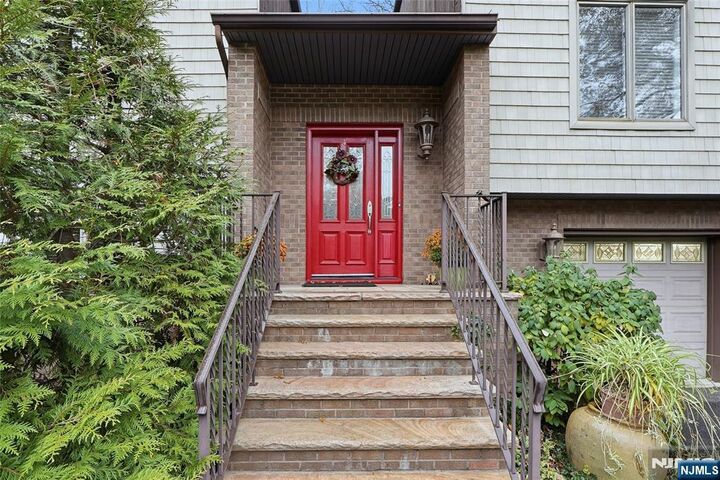 Property Photo:  4 Lesa Lane  NJ 07642 