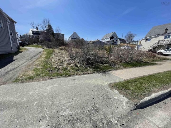 991 Victoria Road — photo 1