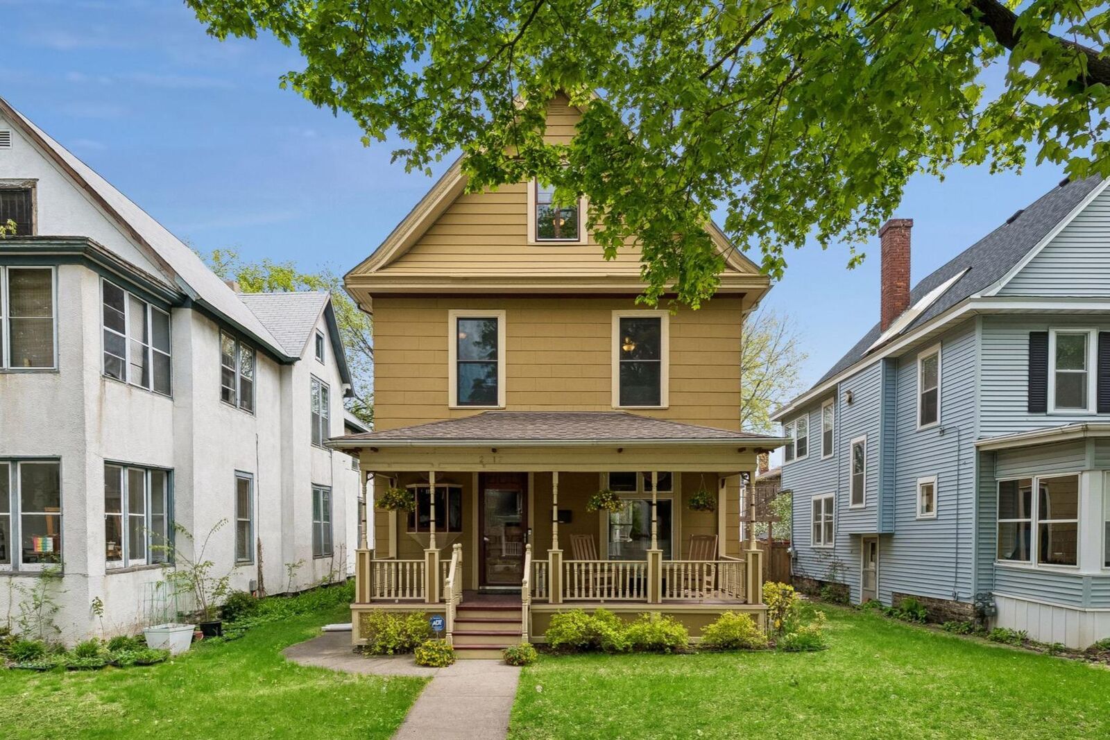 Property Photo:  2717 Emerson Avenue S  MN 55408 