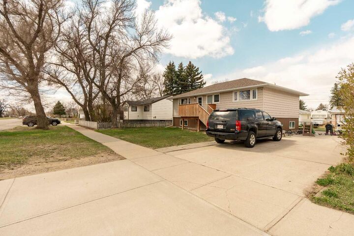 Property Photo:  5816 52 Street  AB T1G 1K7 